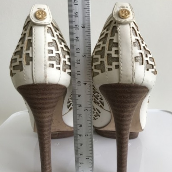 Tory Burch Off White Regan Pumps - Picture 3 of 5